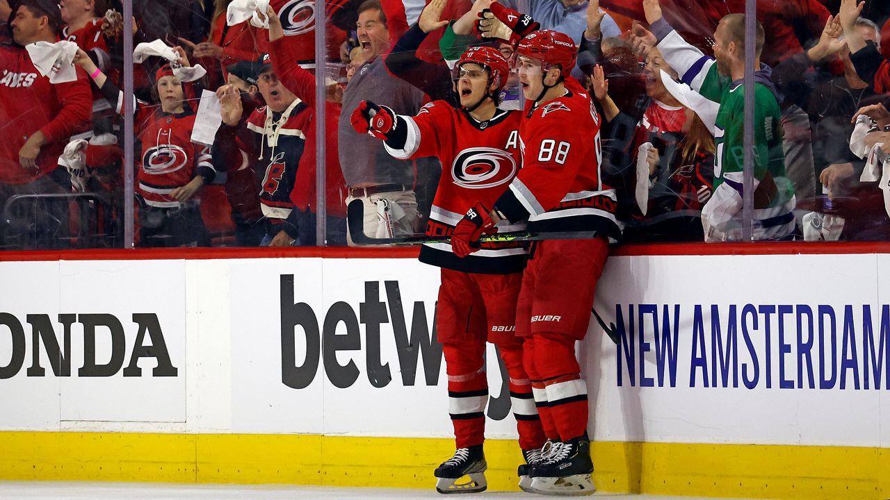 Hurricanes hold on to beat Islanders to open NHL playoffs