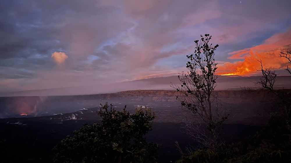 Visitors to Hawaii Volcanoes National Park will get to see a rare dual eruption from both Kilauea and Mauna Loa volcanoes say park officials. (Photo courtesy of Hawaii Volcanoes National Park/Jibasan)