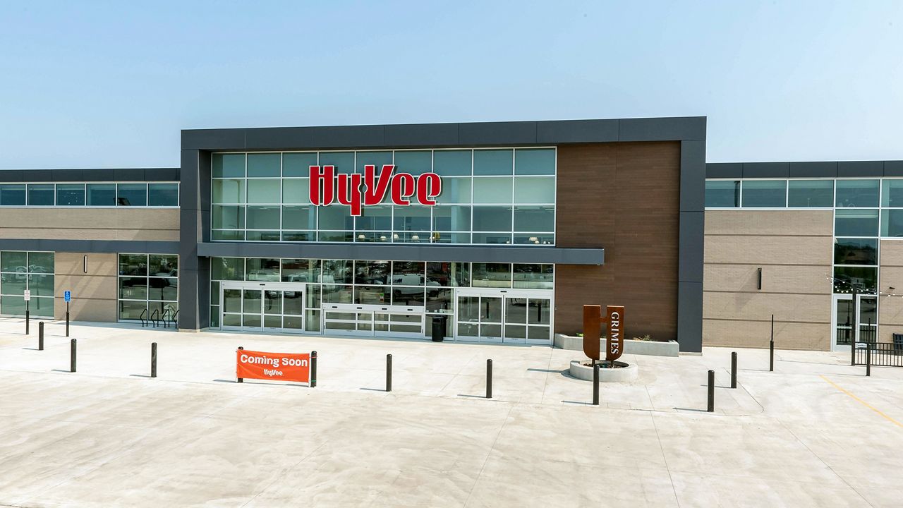 This is the Grimes, Iowa, store that opened in Sept. 2021. It is the newest Hy-Vee store format and similar what will be built in Louisville (Hy-Vee)
