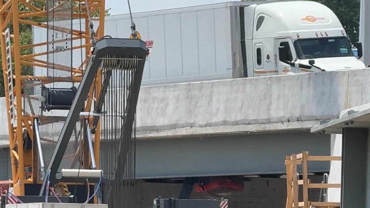 Downtown Louisville businesses look for boost as I-65 lanes reopen