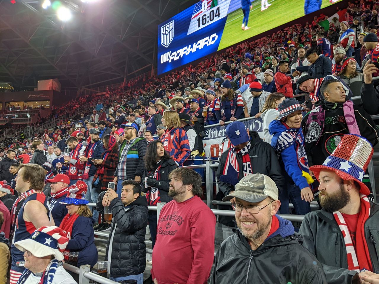 Des supporters à l'intérieur du stade pour les éliminatoires de la Coupe du monde USA/Mexique à Cincinnati, Ohio, le 12 novembre 2021 (Todd Smith/American Outlaws)
