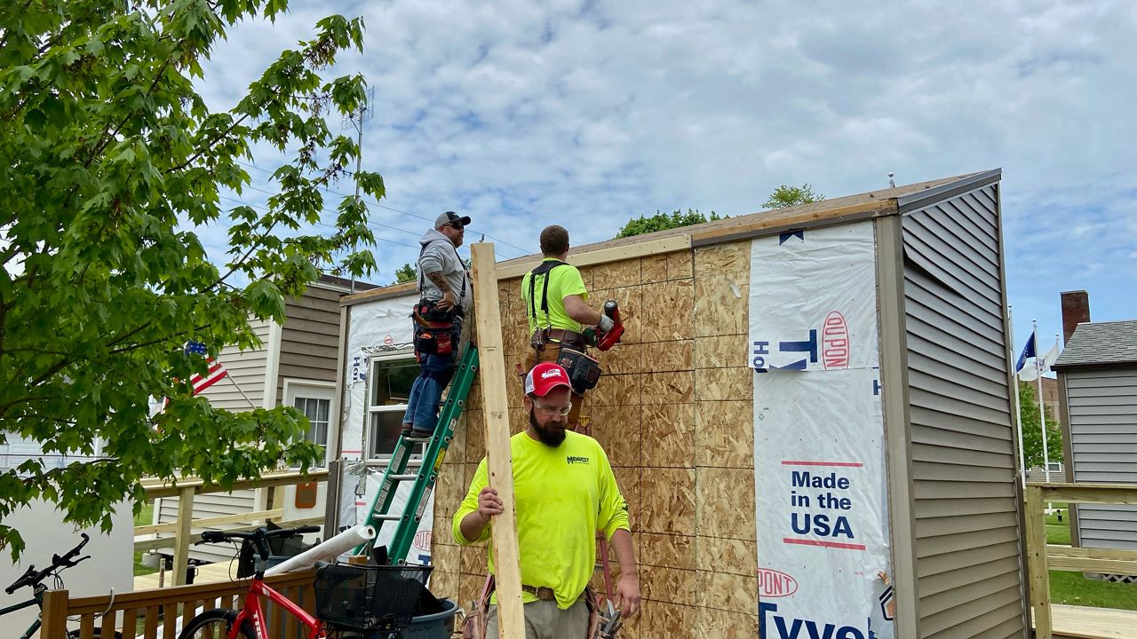 Wisconsin volunteers helping veterans get back on their feet - Vimarsana News