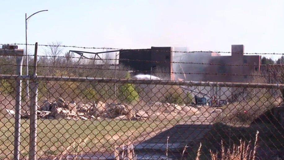 An abandoned tobacco plant in Reidsville caught fire Monday morning, closing nearby roads. 