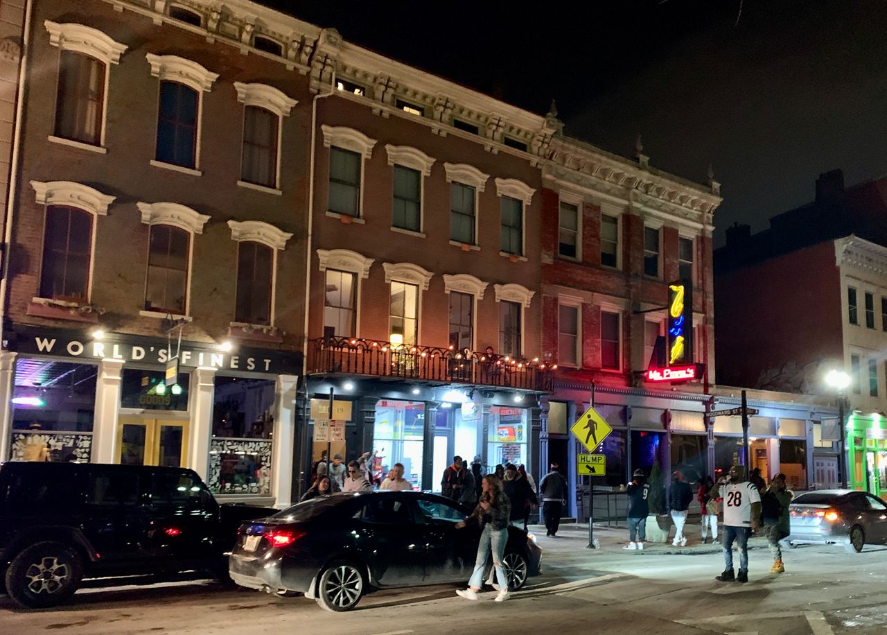 Bengals fans dance, sing in the street following the team's victory in the AFC Championship game. (Spectrum News 1/Casey Weldon)