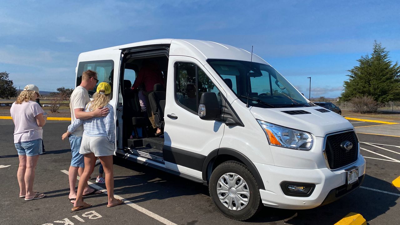 Oregon visitor Jen Davies enters the large van her 15-member family rented to travel around Hawaii Island together. (Spectrum News/Michelle Broder Van Dyke)