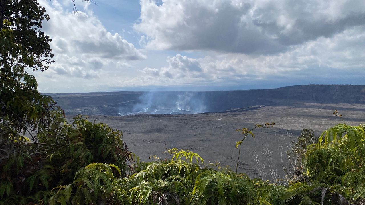 Halemaumau Crater. (Spectrum News/Michelle Broder Van Dyke)