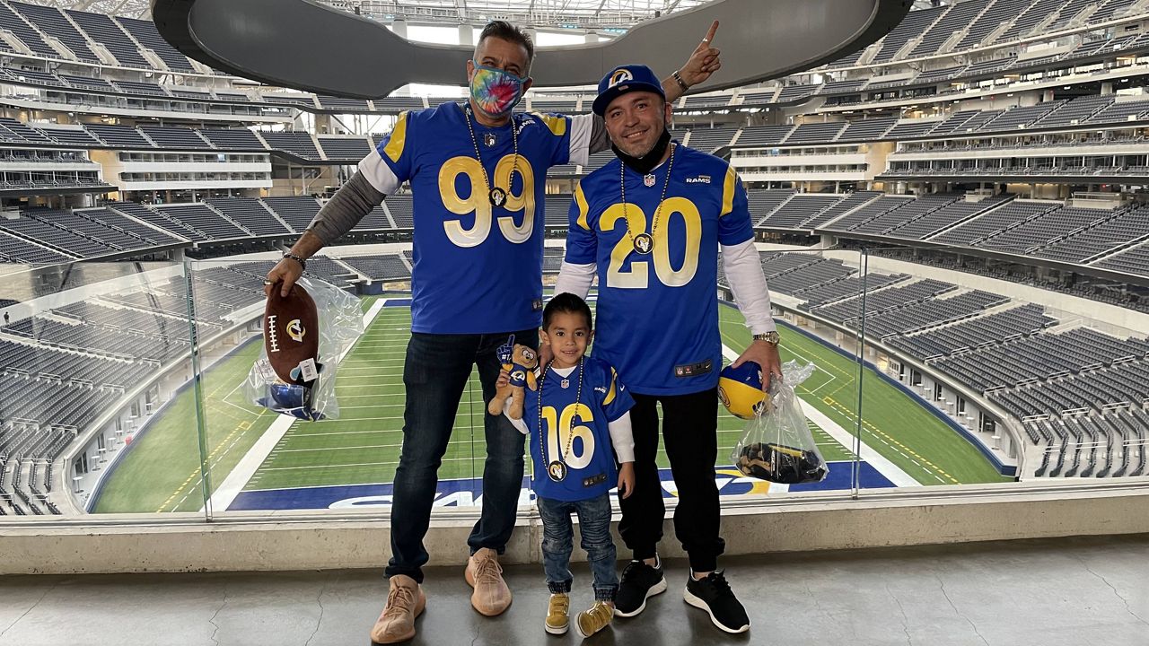 L.A. Rams host season ticket holders for 1st look at SoFi Stadium