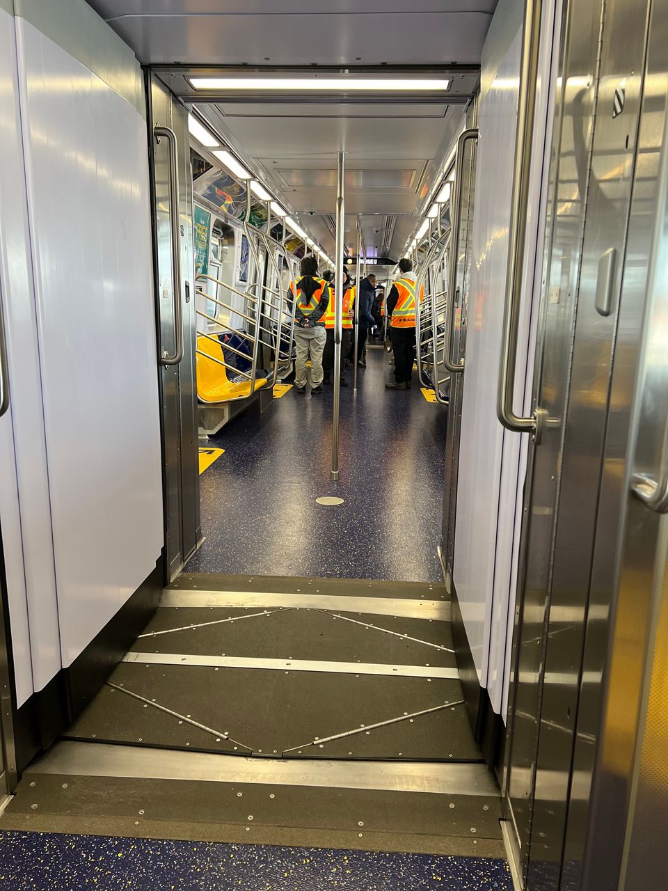 The “open gangway” design on the R211 subways will allow the entire train set to be connected — making it easier for passengers to move from car to car. (NY1/Richard Agostinoni)