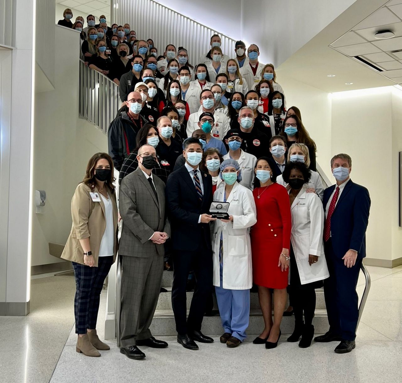 Mayor Pureval posed for a photo with hospital administrators and representatives of the various trauma care teams at UC Medical Center. (Casey Weldon/Spectrum News 1)