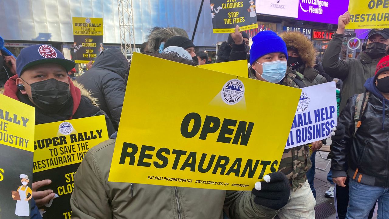 City Bar and Restaurant Owners Call on Cuomo to Reopen Indoor Dining