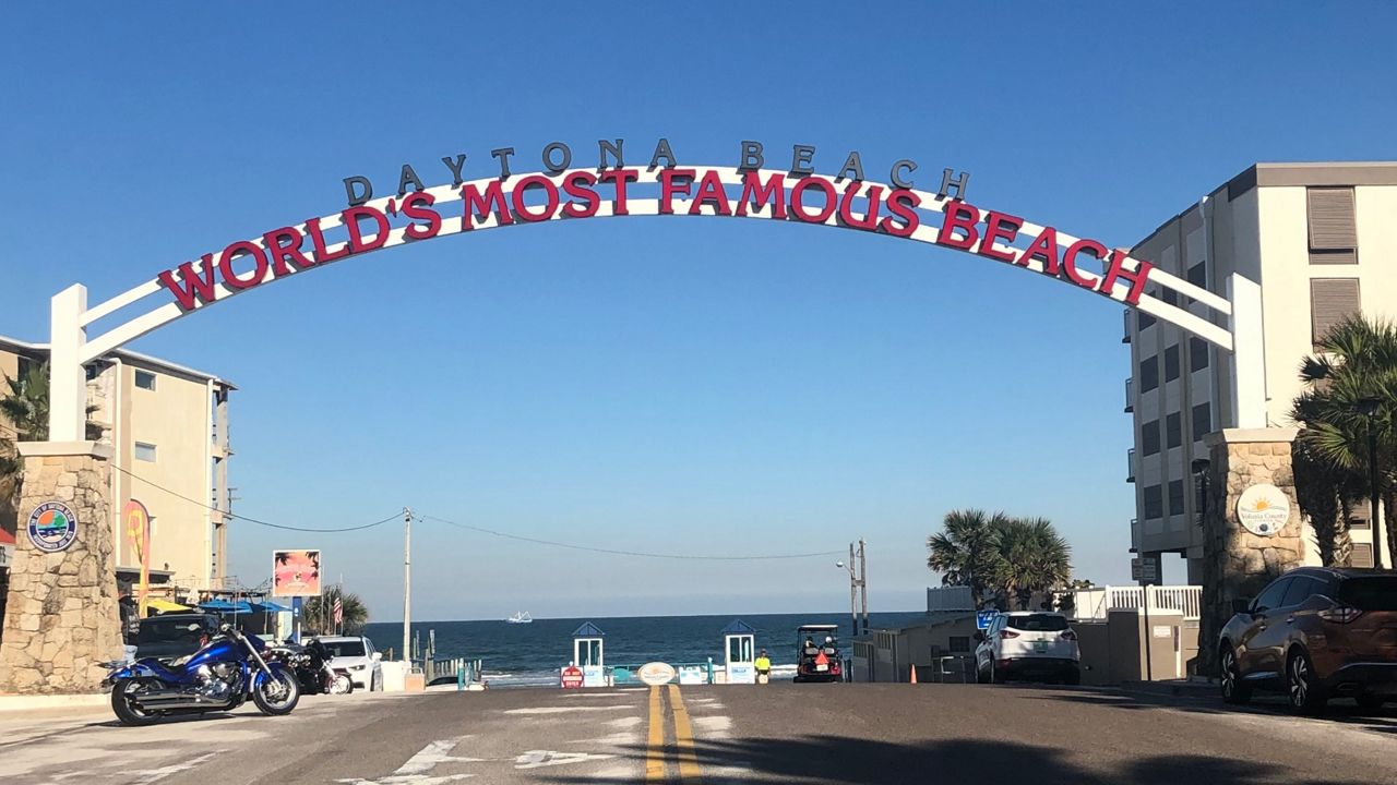 Thousands arrive in Daytona Beach for Memorial Day weekend