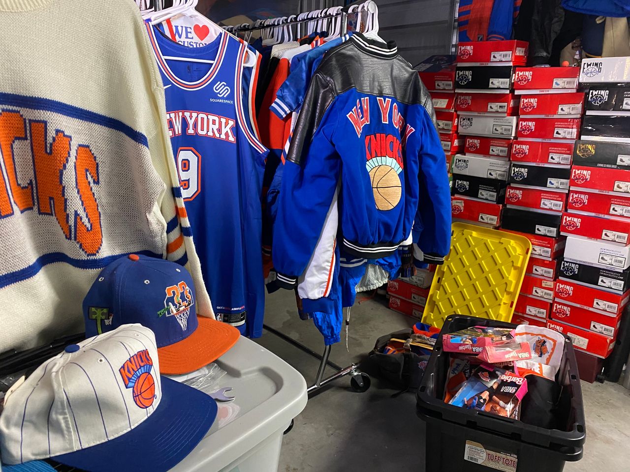 Knicks superfan Jamil Thomas rocks the vintage gear