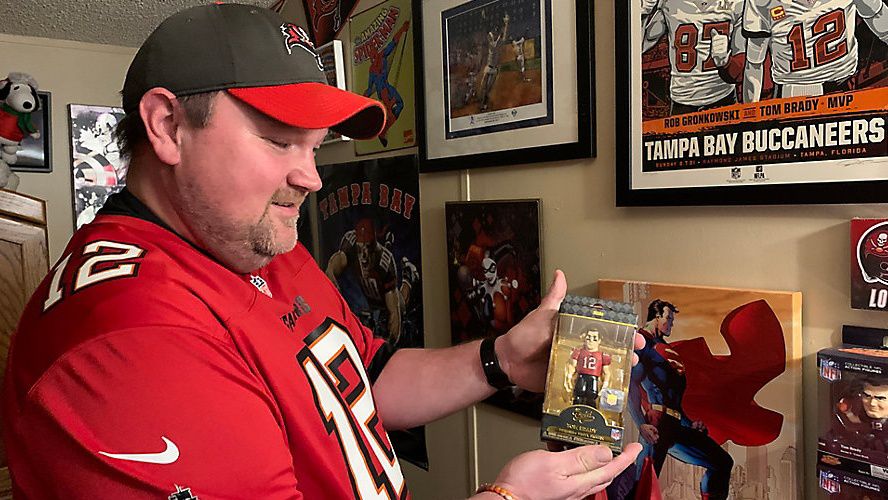 Bucs 'superfan' celebrates Tom Brady's return