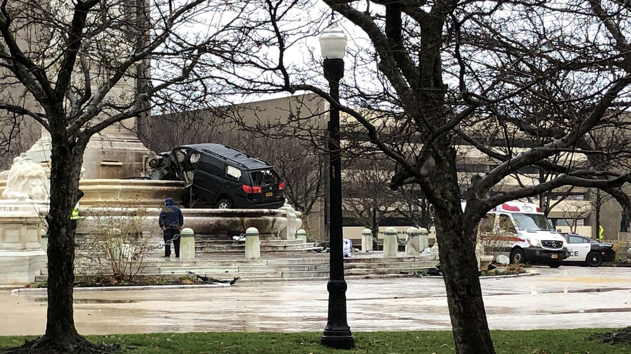 Car crash washington monument information