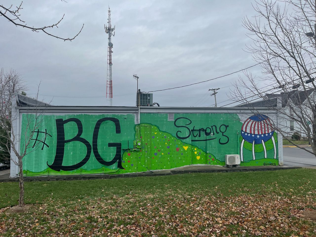 A graffitied wall in Bowling Green, Ky. reads "#BGStrong". (Provided: Crossroads Church Masters of Disaster)
