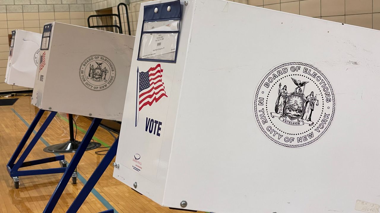 First day of early voting in NYC draws few voters