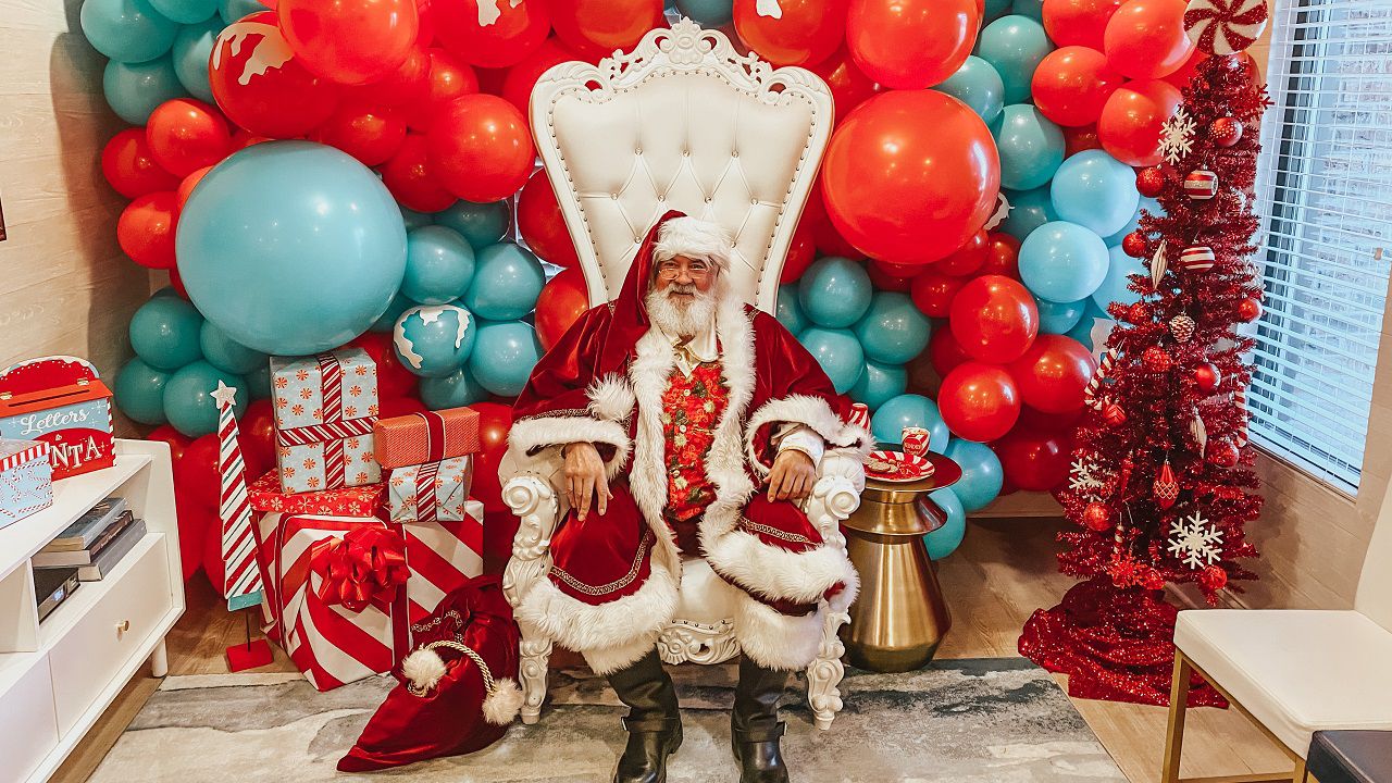Santa balloons, courtesy of Confetti Castle