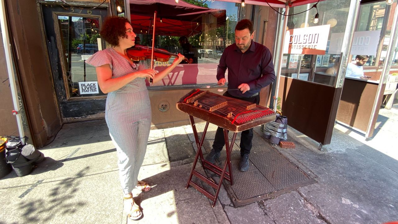 Composer de la musique dans les cinq quartiers