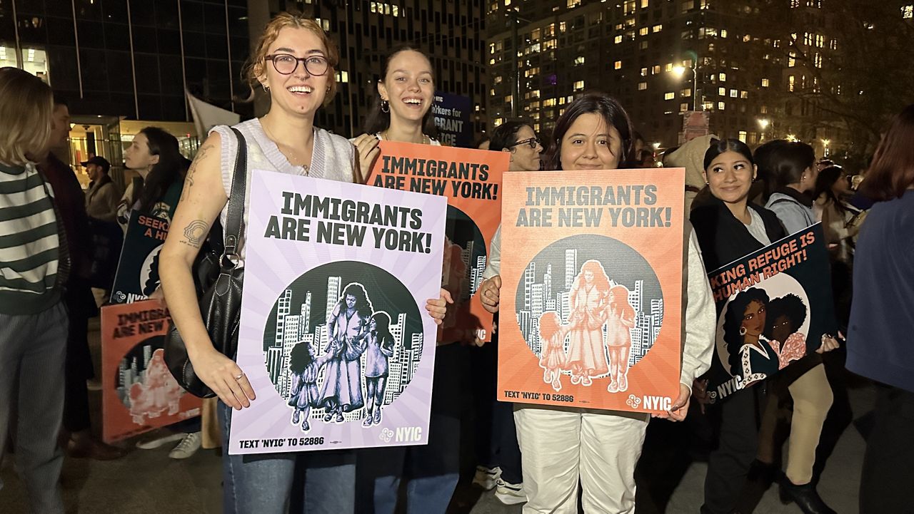 https://s7d2.scene7.com/is/image/TWCNews/immigrant_rally_ny1