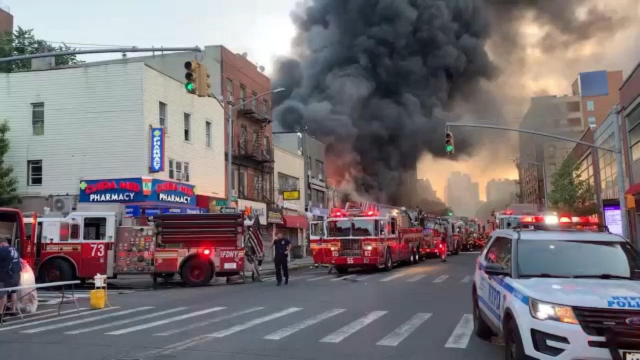 Incendio en un Dunkin Donuts se extiende a otros negocios