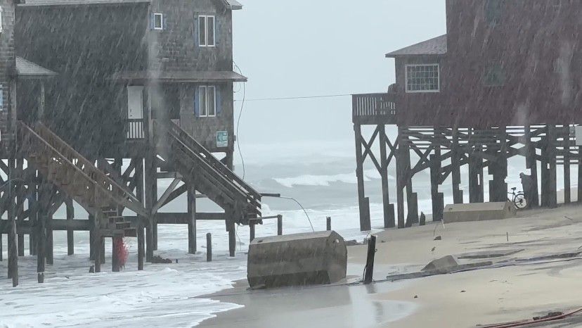 Houses in Rodanthe are battling rising seas. (Spectrum News 1/Lauren Howard)