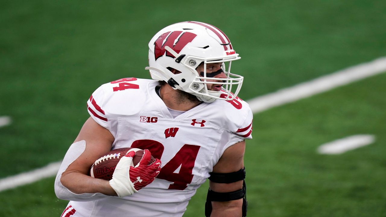 Badgers football: Madison Memorial's Jake Ferguson commits to Wisconsin