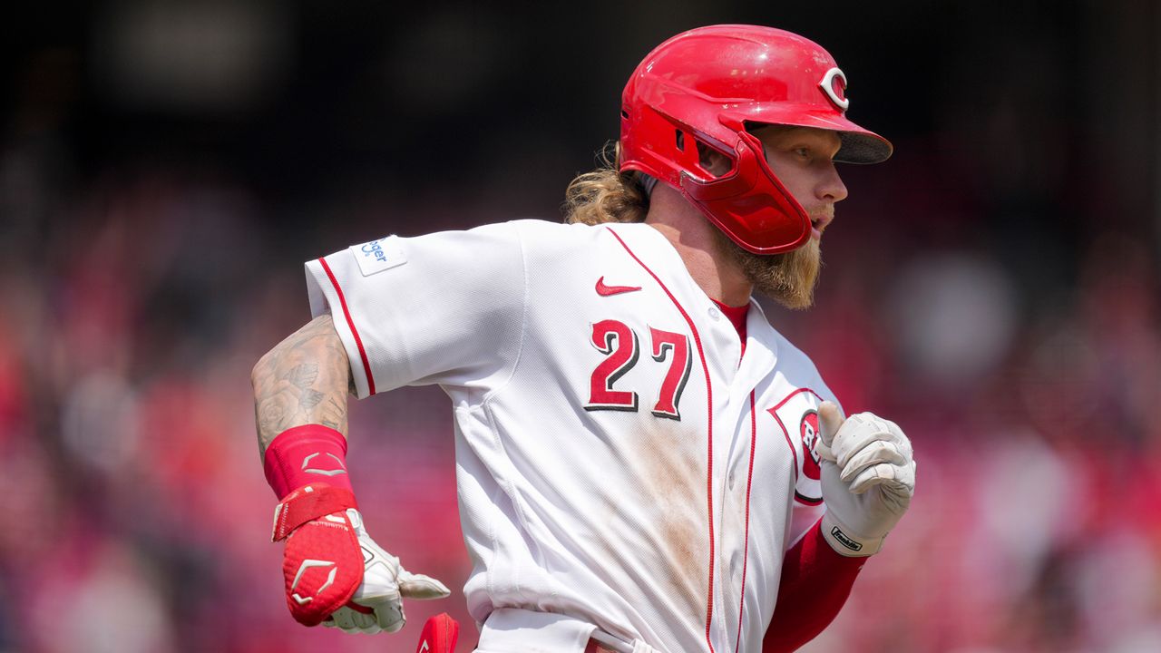 De La Cruz goes for cycle and Votto hits 2 clutch homers as