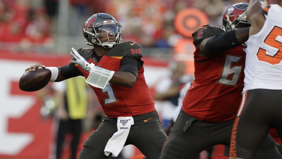 Live updates: Bucs rally late to beat Saints