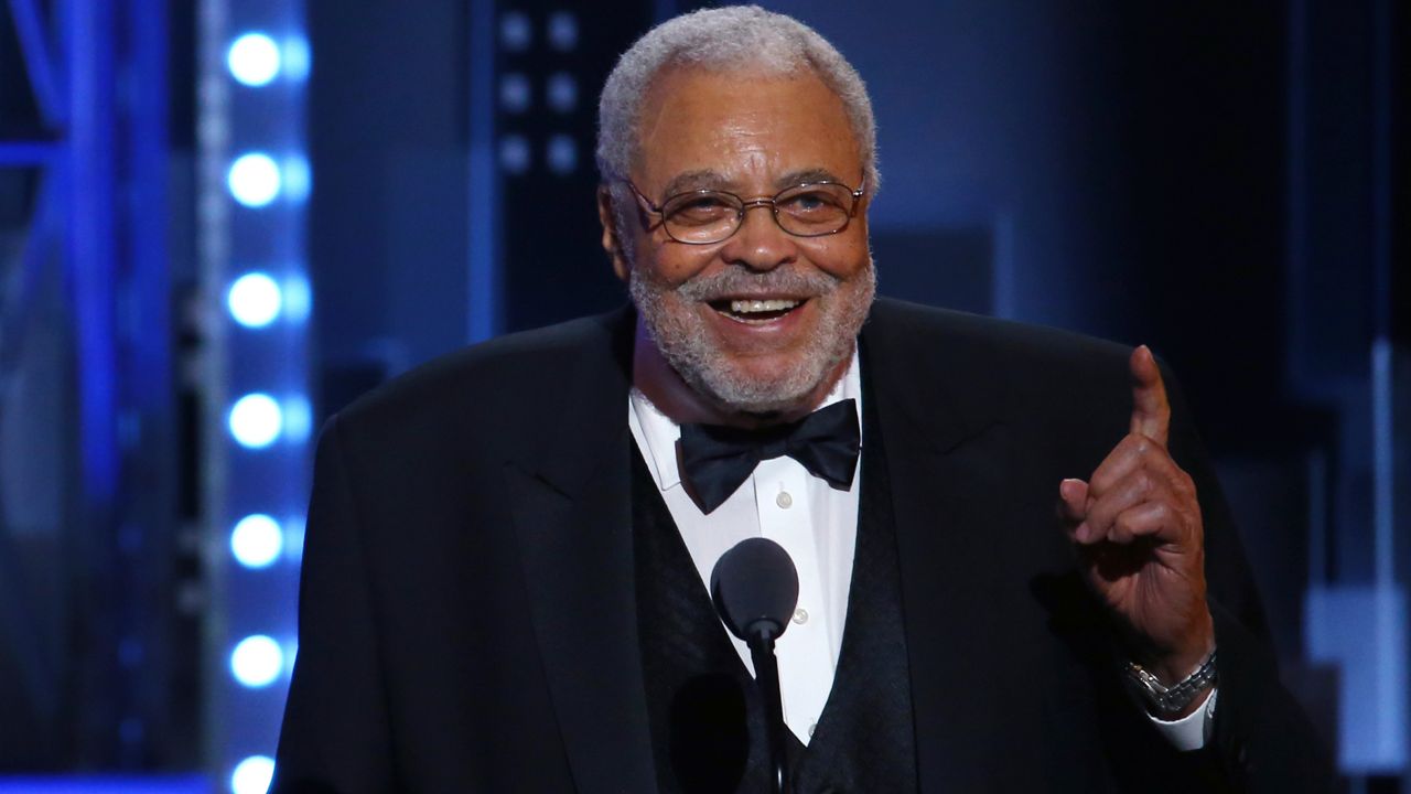 James Earl Jones accepts the special Tony award for Lifetime Achievement in the Theatre at the 71st annual Tony Awards on June 11, 2017, in New York. (Photo by Michael Zorn/Invision/AP)