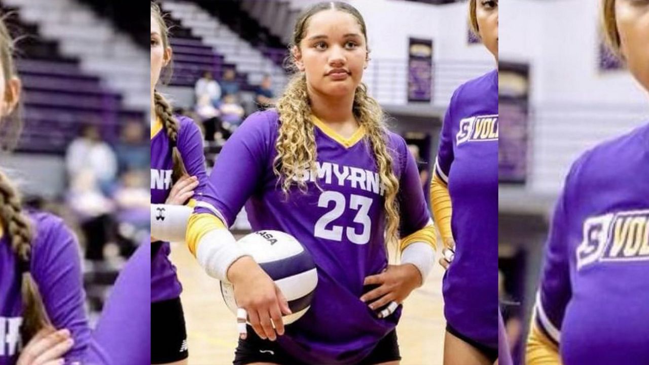Janae Edmondson was injured in a car crash in St. Louis. The volleball player lost both legs. (Courtesy: MidTN Volleyball/Facebook)