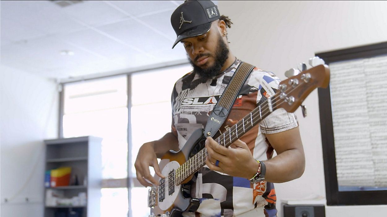 Red Sox gave Kenley Jansen bass guitar, played video tribute after save 400  