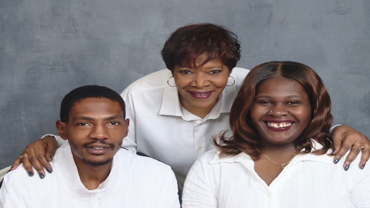 Jayland Walker (left) and family. (Photo Courtesy the Walker family.)