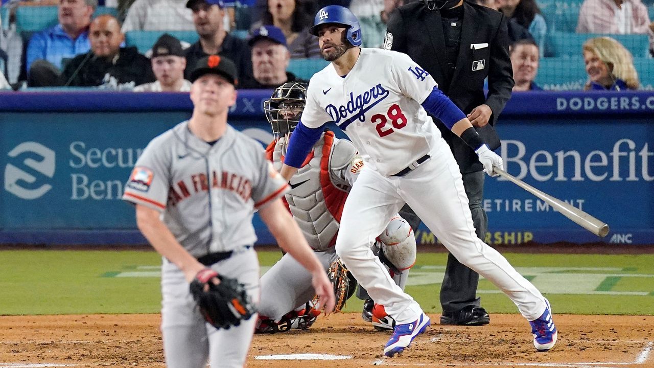 Barnes homers for first time in nearly a year, Dodgers beat