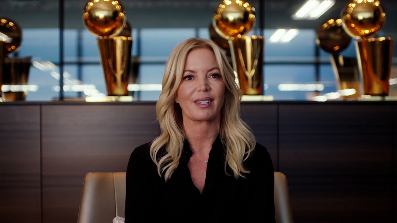 Lakers Owner Jeanie Buss on Leadership, Love and Magic - The New York Times