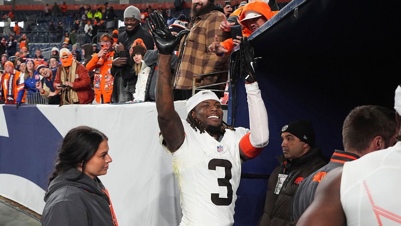 Cleveland Browns wide receiver Jerry Jeudy waves to fans as he exits the field after an NFL football game against his former team, the Denver Broncos, Monday, Dec. 2, 2024, in Denver. (AP Photo/David Zalubowski)