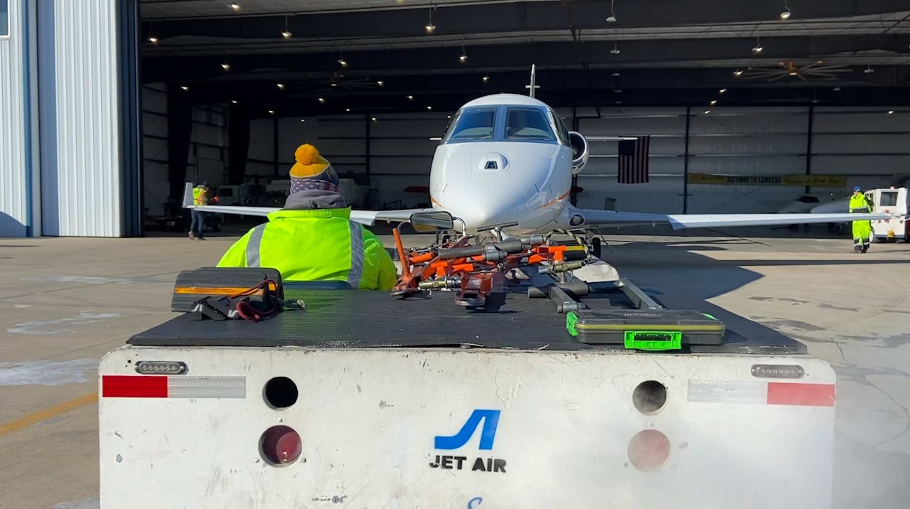 Green Bay aviation prepares for arrival of pilots, fans