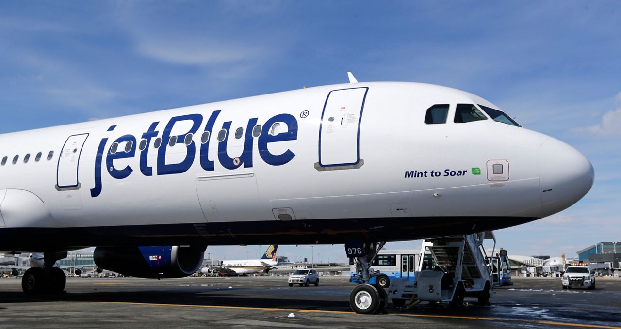 Jet Blue Airlines will hire 5,000 employees in NYC