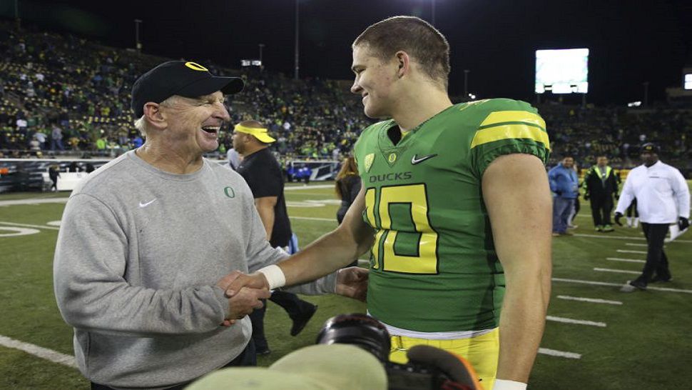 Former USF head coach Jim Leavitt is reportedly joining Florida State's staff.  Leavitt was the Defensive Coordinator under Willie Taggart when the current FSU head coach was at Oregon.  (AP File Photo)