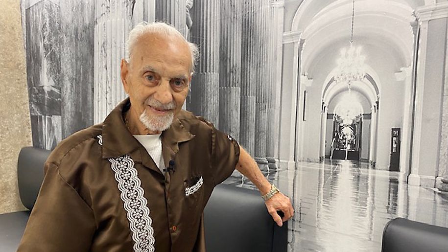 Last haircut for beloved barber at U.S. Capitol