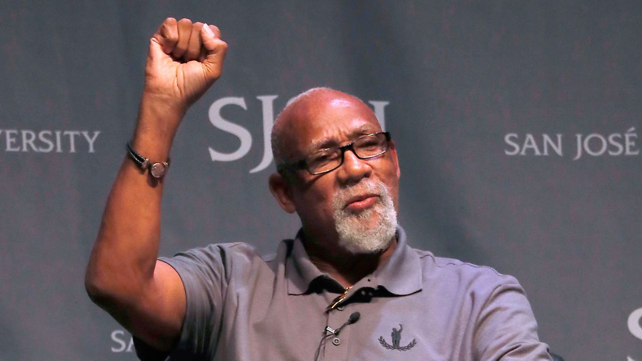 El deportista John Carlos siempre ha defendido los derechos humanos