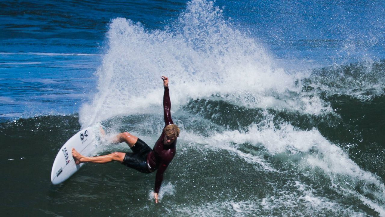 Moore, Florence win Vans Triple Crown of Surfing