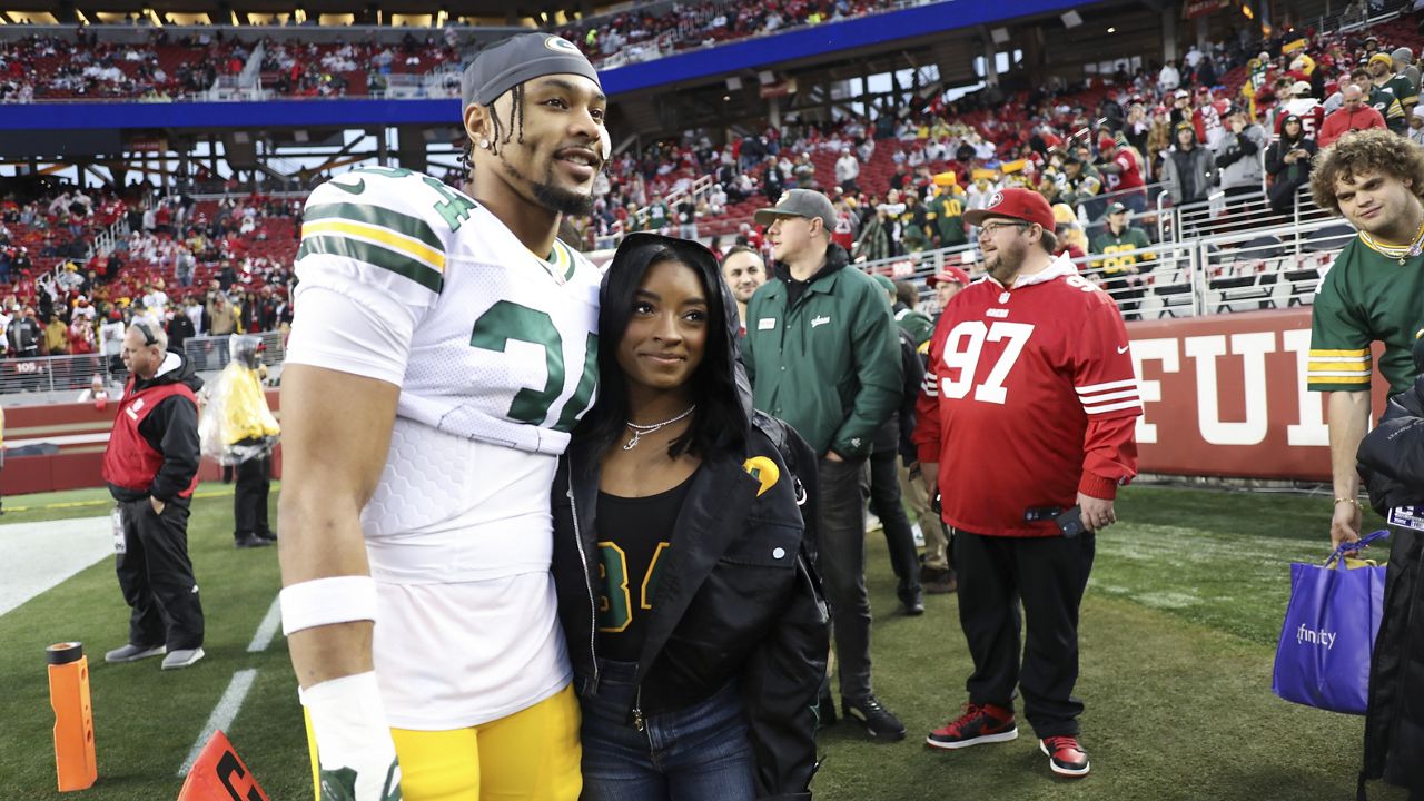 Then-Green Bay Packers' Jonathan Owens (34) and Simone Biles pose for a photo before an NFL football NFC divisional playoff game against the San Francisco 49ers, Jan. 20, 2024, in Santa Clara, Calif. (AP Photo/Jed Jacobsohn, File)