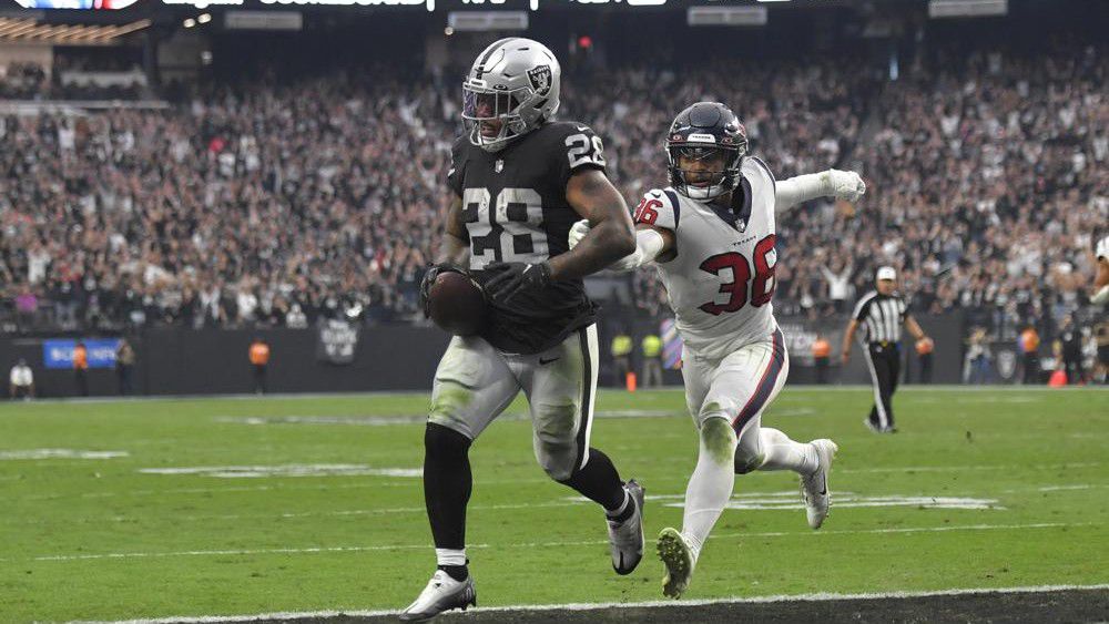 Texans' run defense struggles badly in loss to Raiders