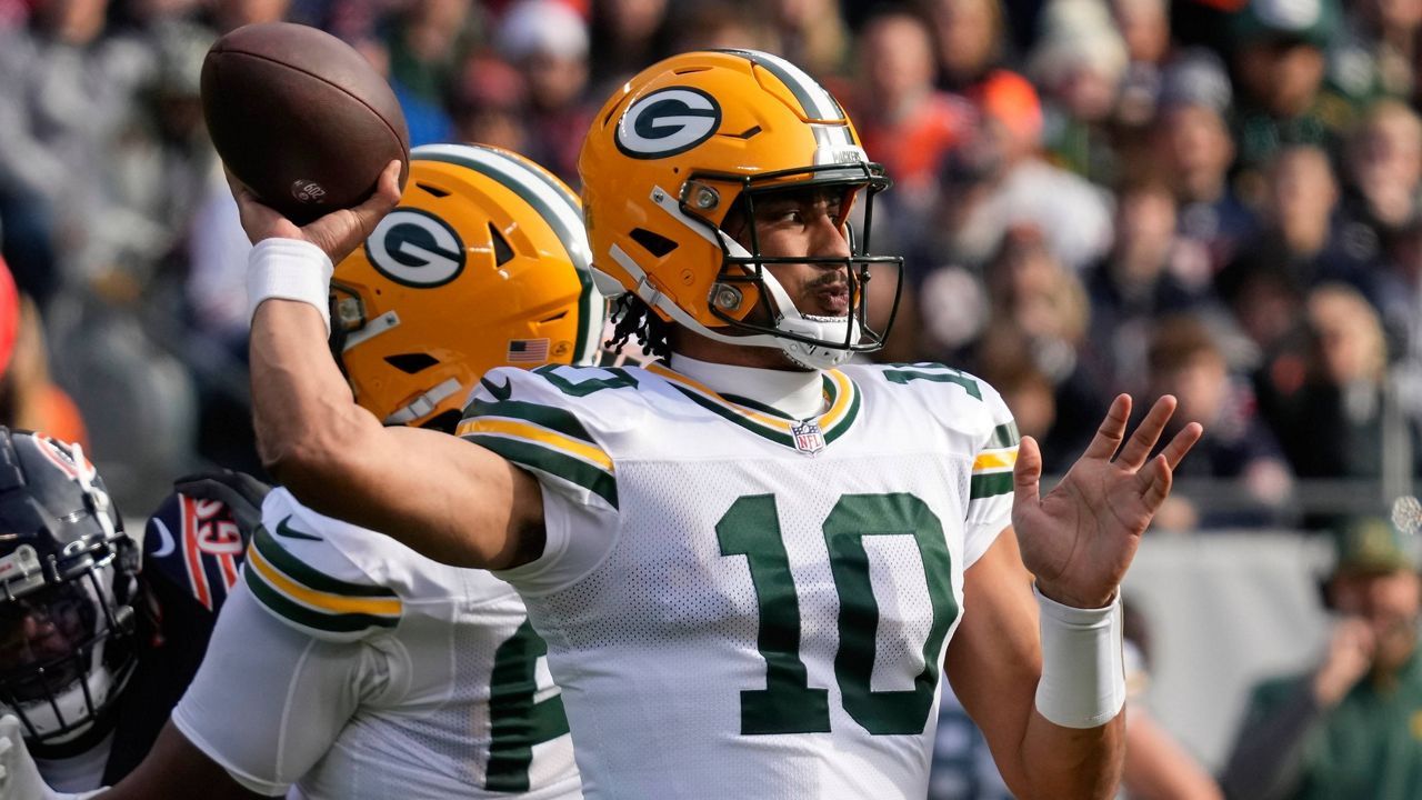 Green Bay Packers' Jordan Love throws during the first half of an NFL football game against the Chicago Bears Sunday, Nov. 17, 2024, in Chicago. (AP Photo/Nam Y. Huh)