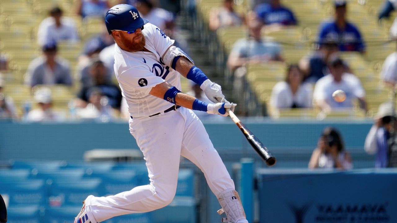 Dodgers catcher Barnes gets $7M, 2-year deal through '24