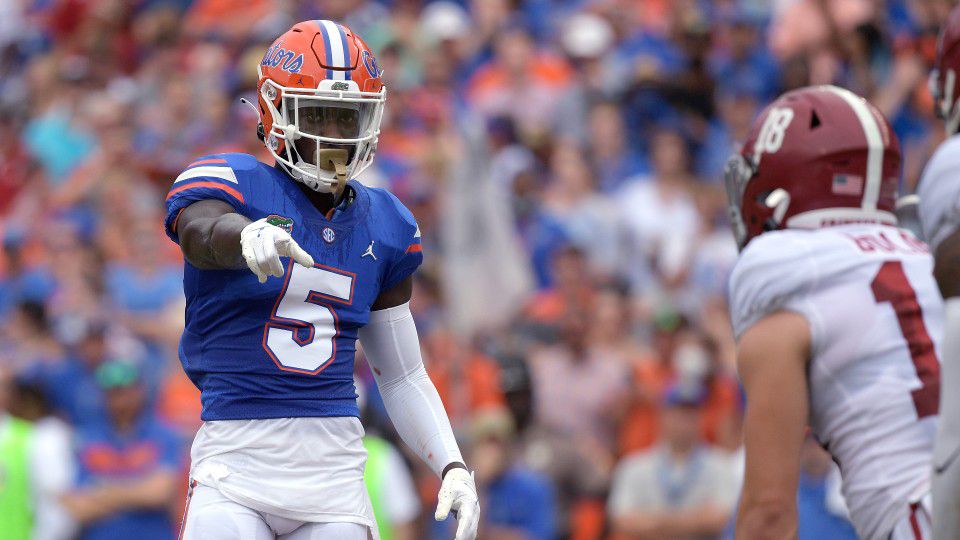 Defensive back Kaiir Elam runs official 4.39-second 40-yard dash