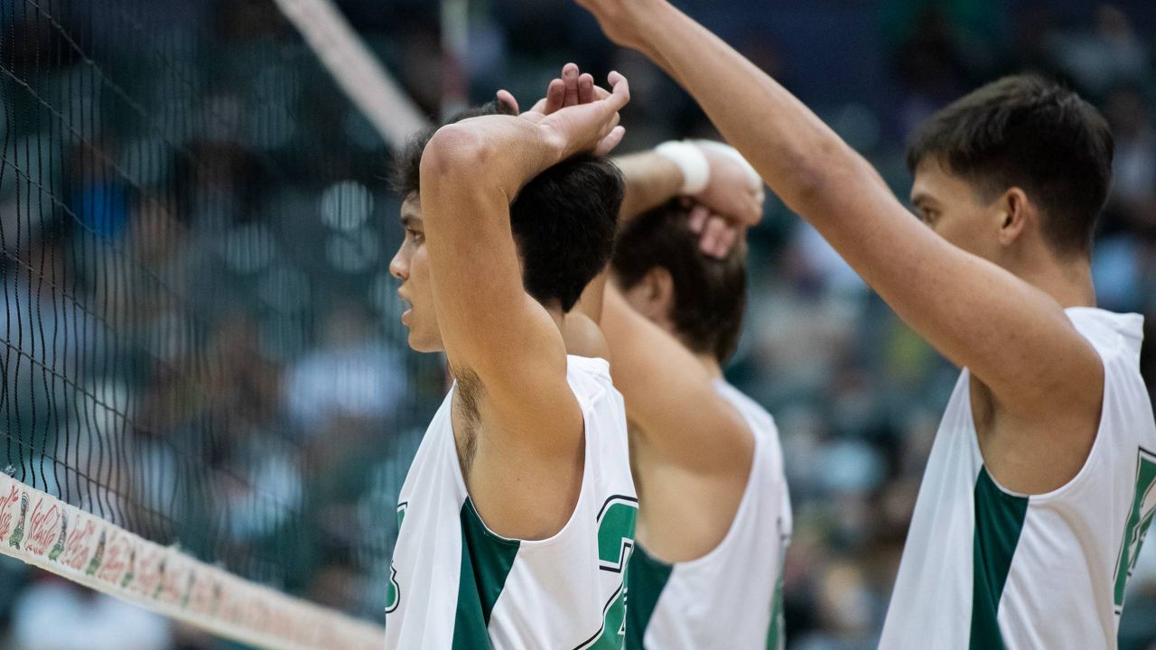 Kana‘i Akana, center, seen earlier this month against Edward Waters, and the Hawaii men's volleyball team were unable to overcome the absence of some key players in the Rainbow Warriors' first loss of the season at Ball State. 