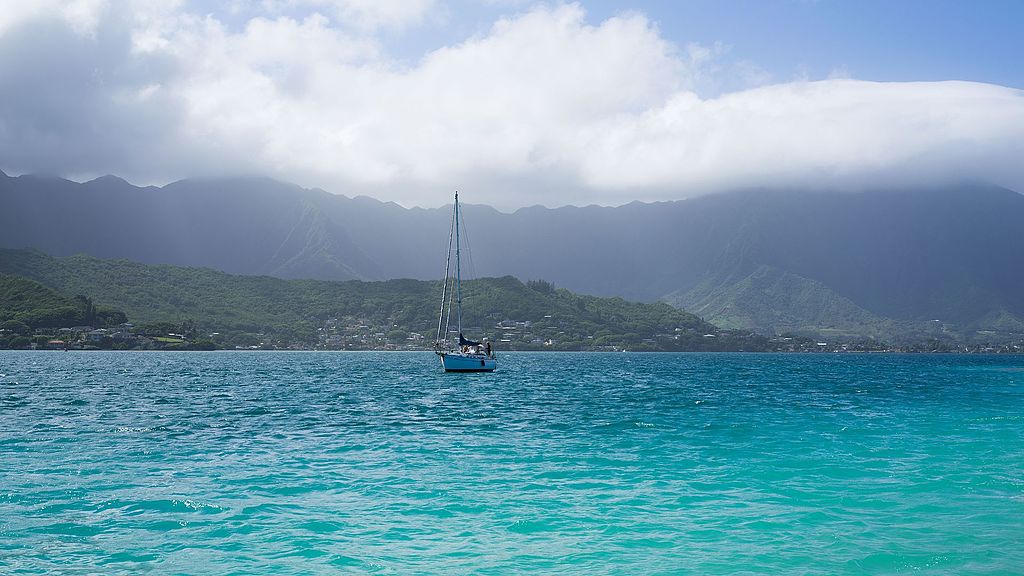 Kaneohe Bay sandbar (California Cow/WikiCommons) 