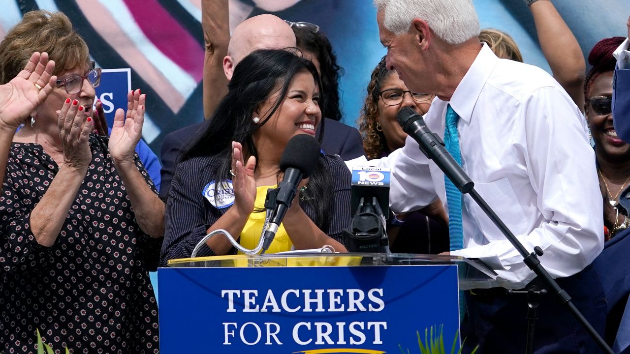 President Karla Hernandez-Mats campaigns for Charlie Crist on May 31, 2022 in Miami Springs (AP/Lynne Sladky)