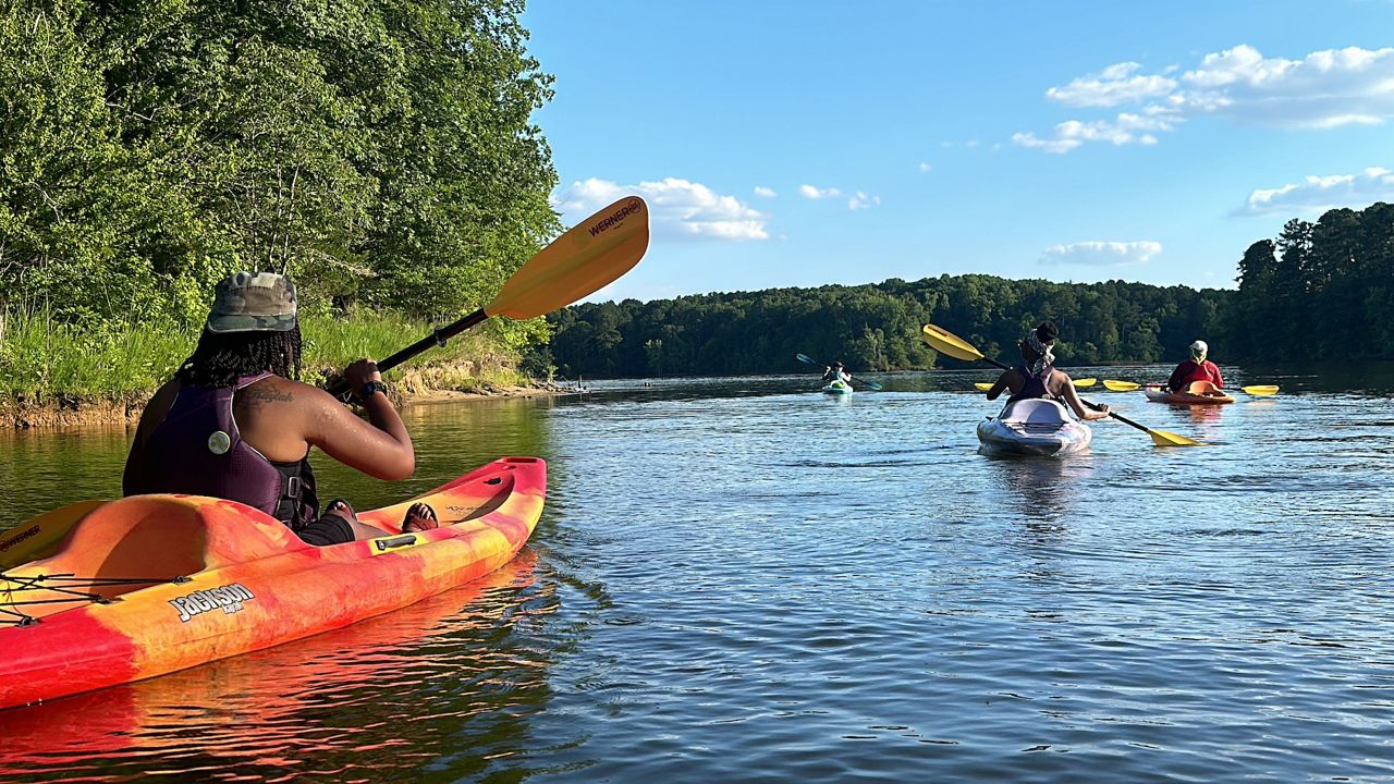 Chris Day leads a tour on Falls Lake. (Spectrum News 1/Jenna Rae Gaertner)